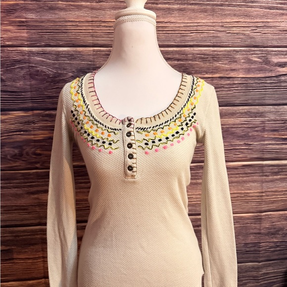 “We The Free” Cream and Pink Embroidered Long Sleeve Thermal Henley - Picture 3 of 9